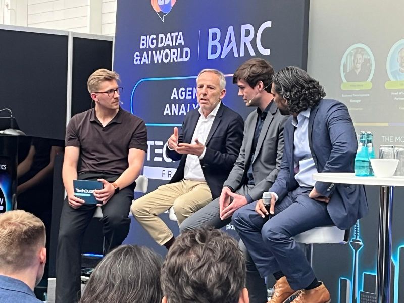 Gijs Bos on a panel at Big Data & AI World